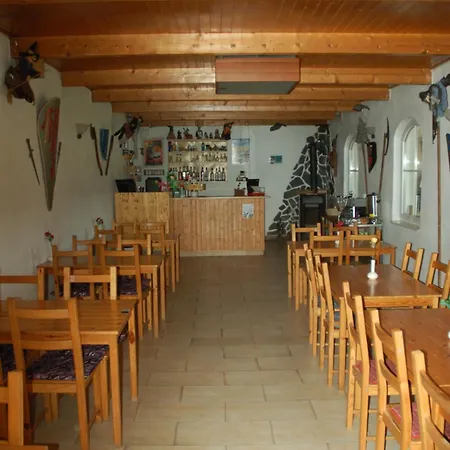 Carodejnicky Dvur בית הארחה