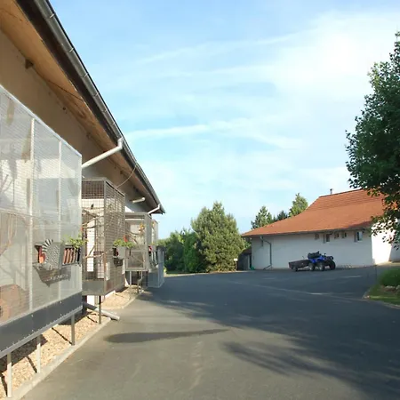 Carodejnicky Dvur Biskoupky